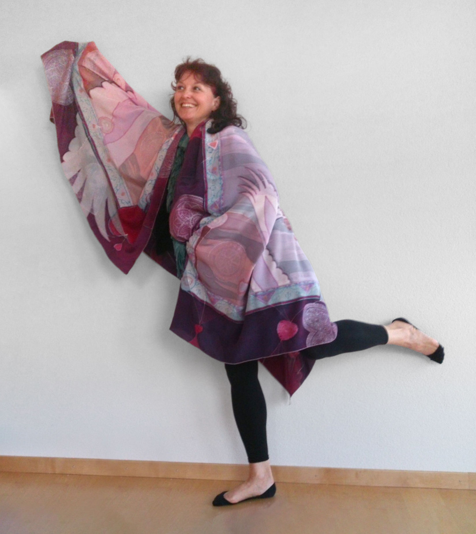 Red Kite, dance with me, Body silk, 135 × 180 cm